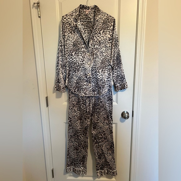 Victoria's Secret Other - Victoria’s Secret cheetah silky long sleeve pajama set